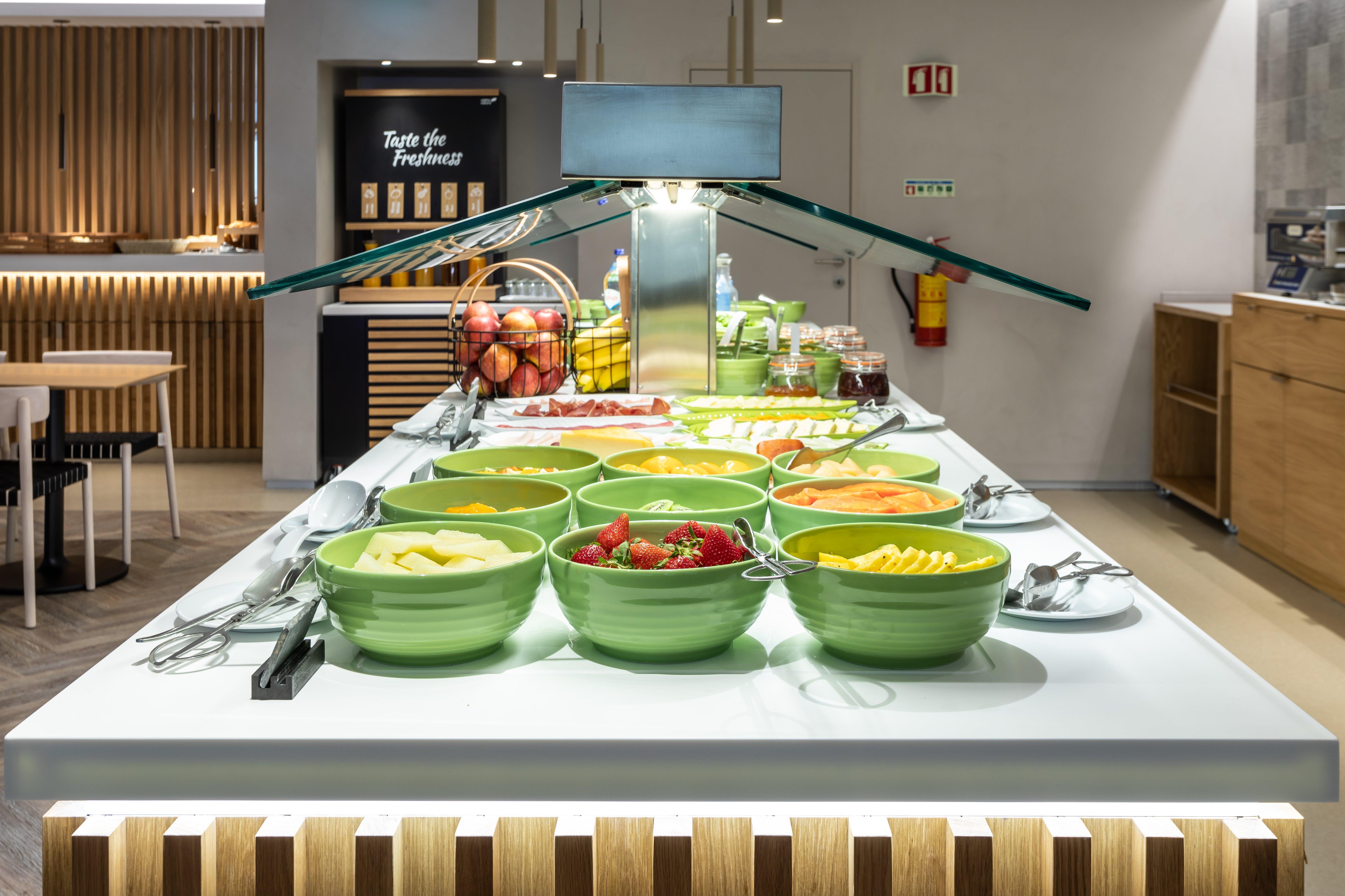 Holiday Inn Lisbon By Ihg Exterior photo