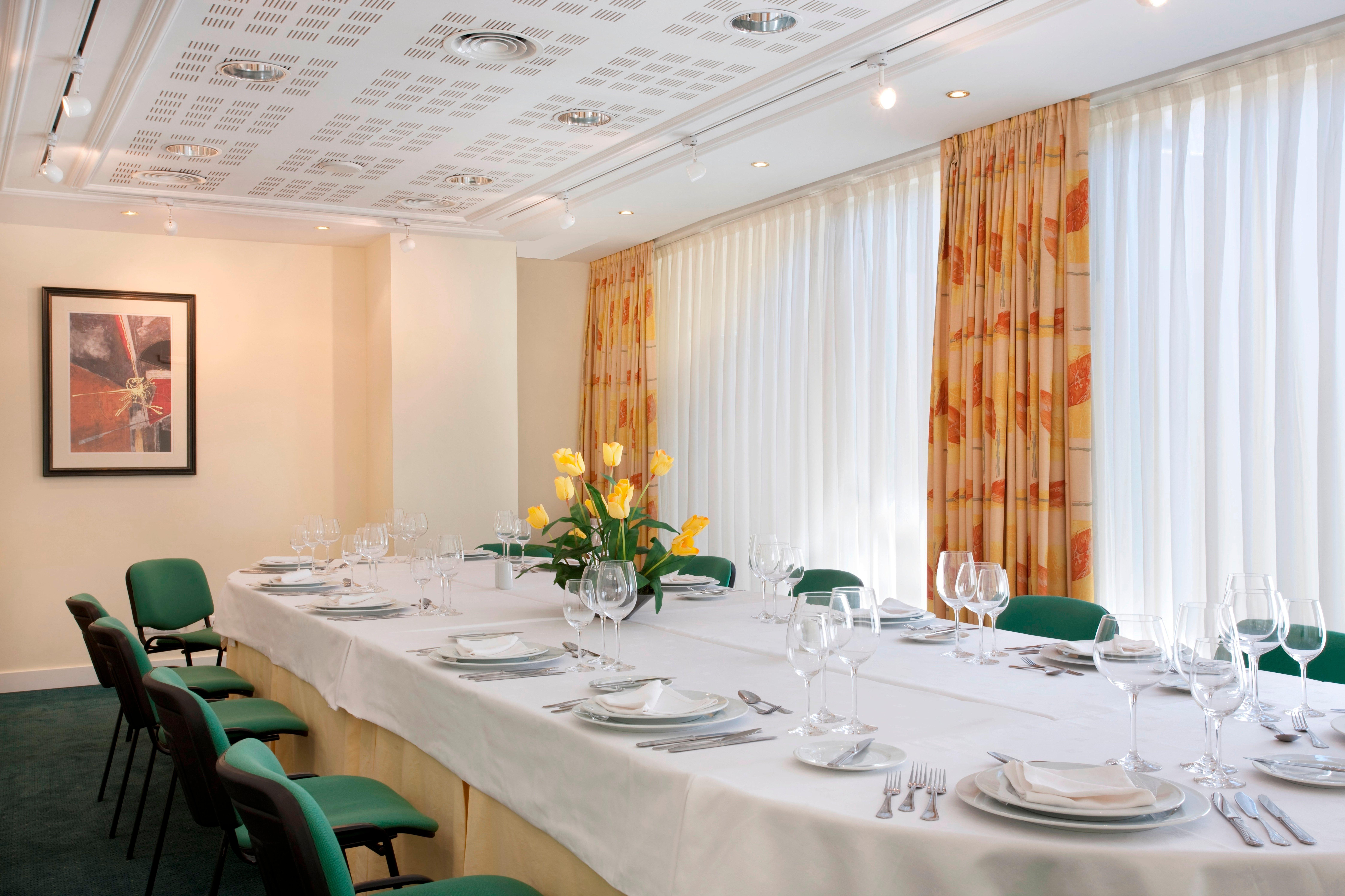 Holiday Inn Lisbon By Ihg Exterior photo